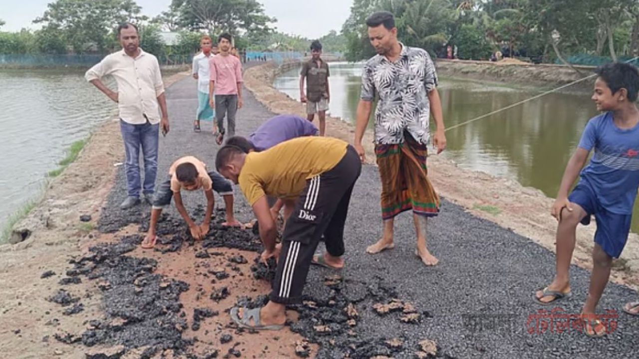 তিন দিনেই উঠে গেল নতুন সড়কের পিচ, সংস্কারকাজ বন্ধ করে দিলেন এলাকাবাসী